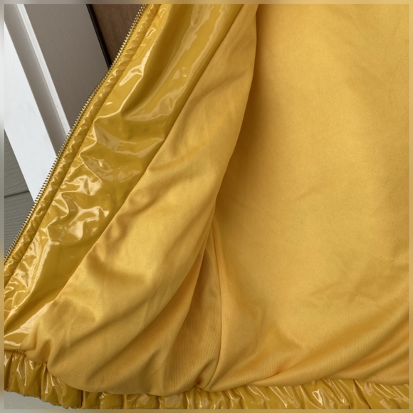 💛Mellow Yellow Vinyl Cropped Puffer💋 - Picture 2 of 3